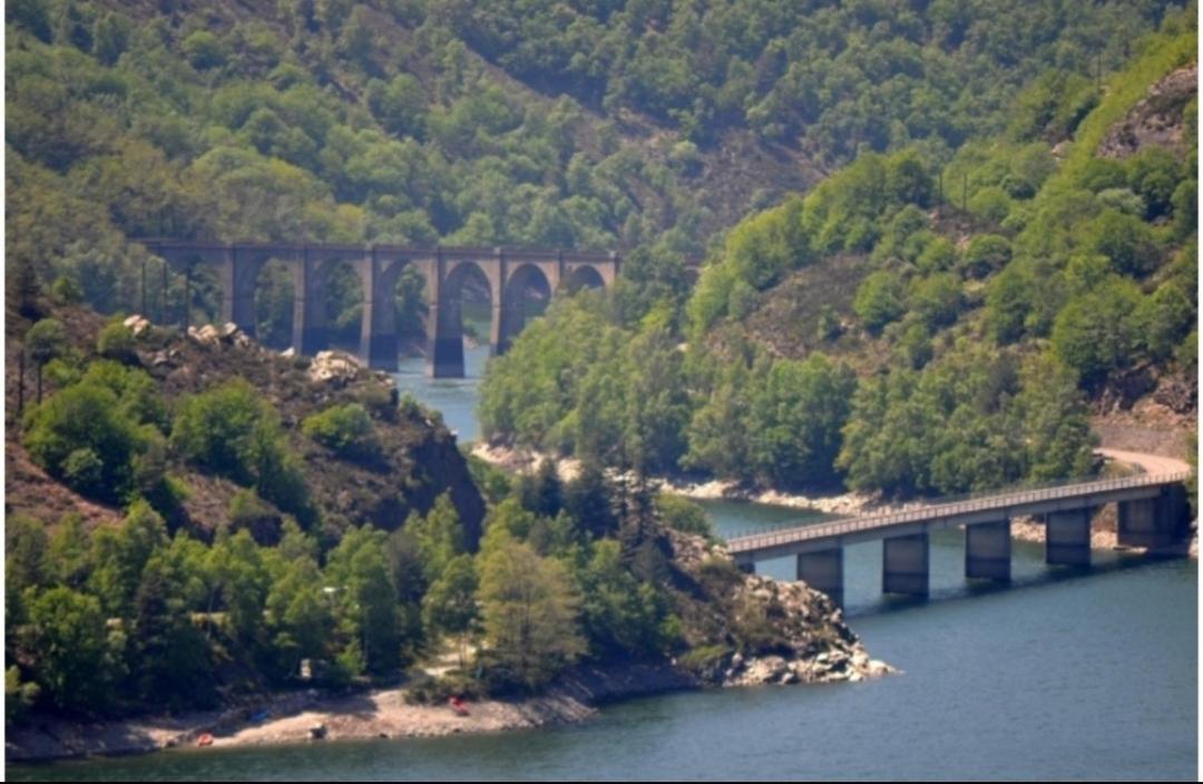 Sur Les Rochers Du Lac & Location-Rando En Vtt Villefort  Bagian luar foto